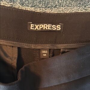 Express Black Ankle Cropped Pants Classic Streamlined Design with side zip
